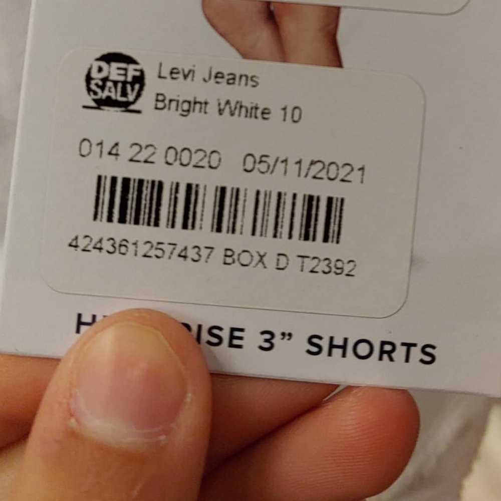 Levi's® Women's High-Rise 3" Jean Shorts White - Picture 6 of 6